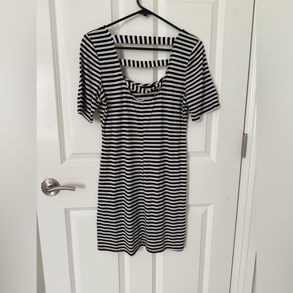 Black and White Striped Dress feels like - Picture 2 of 8